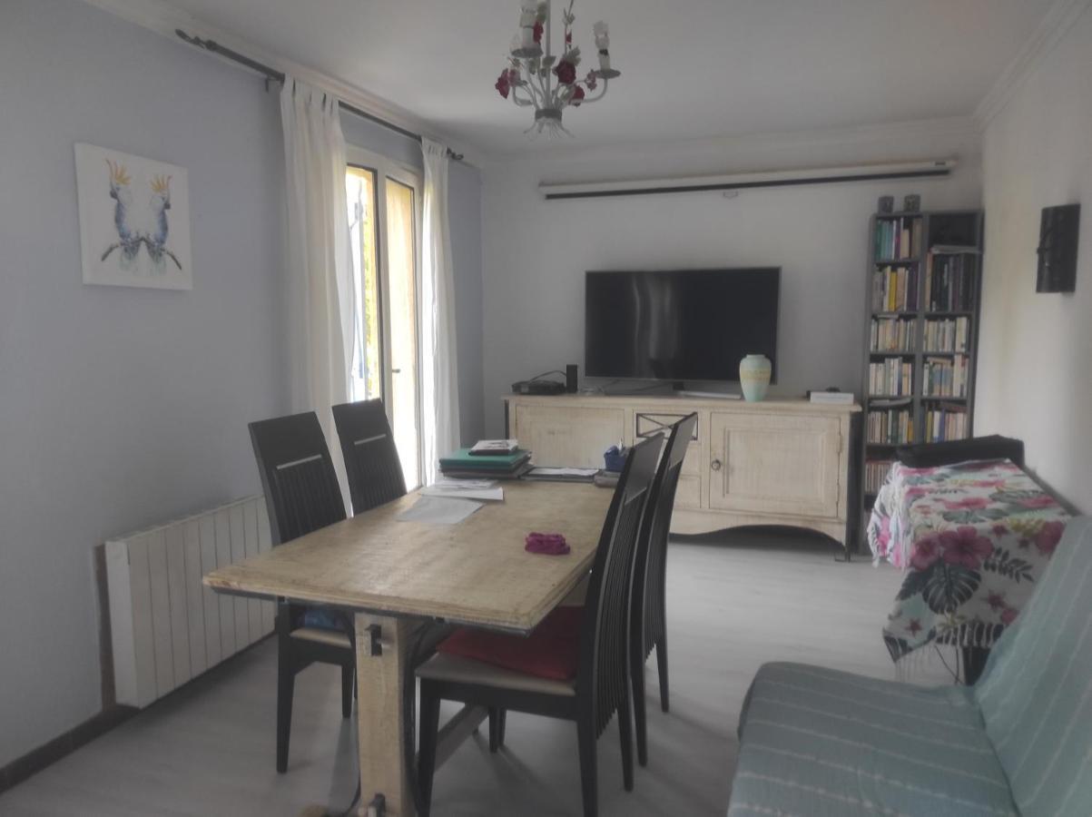 Chambre Spatieuse Avec Grand Lit. Aspet Bagian luar foto